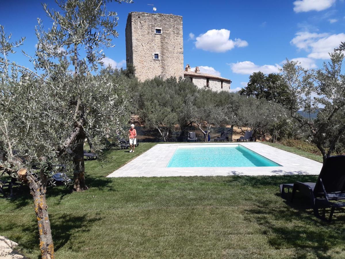 Aparthotel Castello Di Cisterna Gaglietole Exterior foto