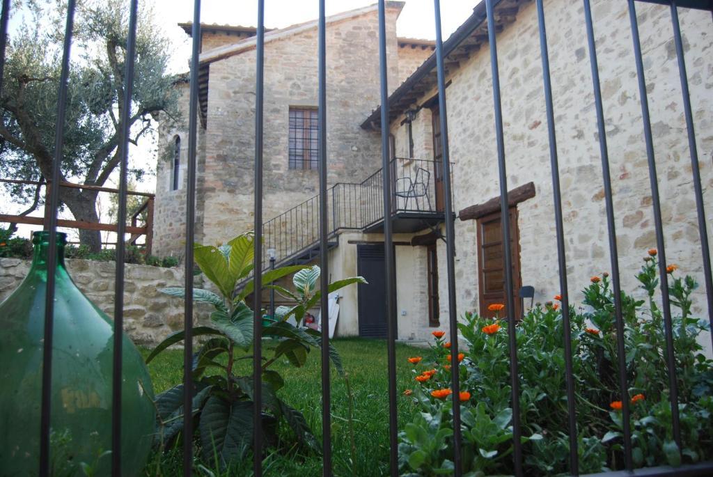 Aparthotel Castello Di Cisterna Gaglietole Exterior foto
