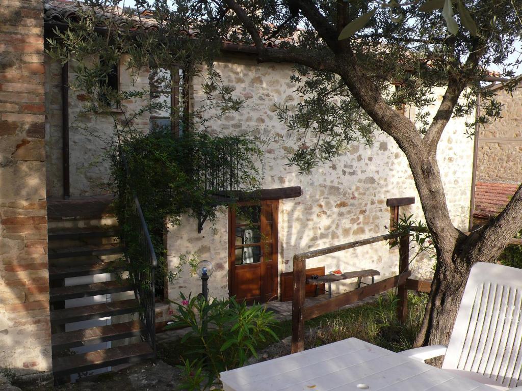 Aparthotel Castello Di Cisterna Gaglietole Exterior foto