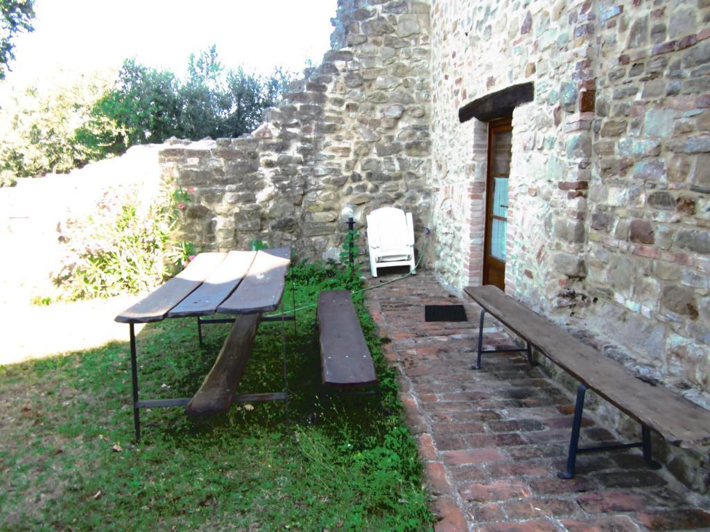 Aparthotel Castello Di Cisterna Gaglietole Exterior foto