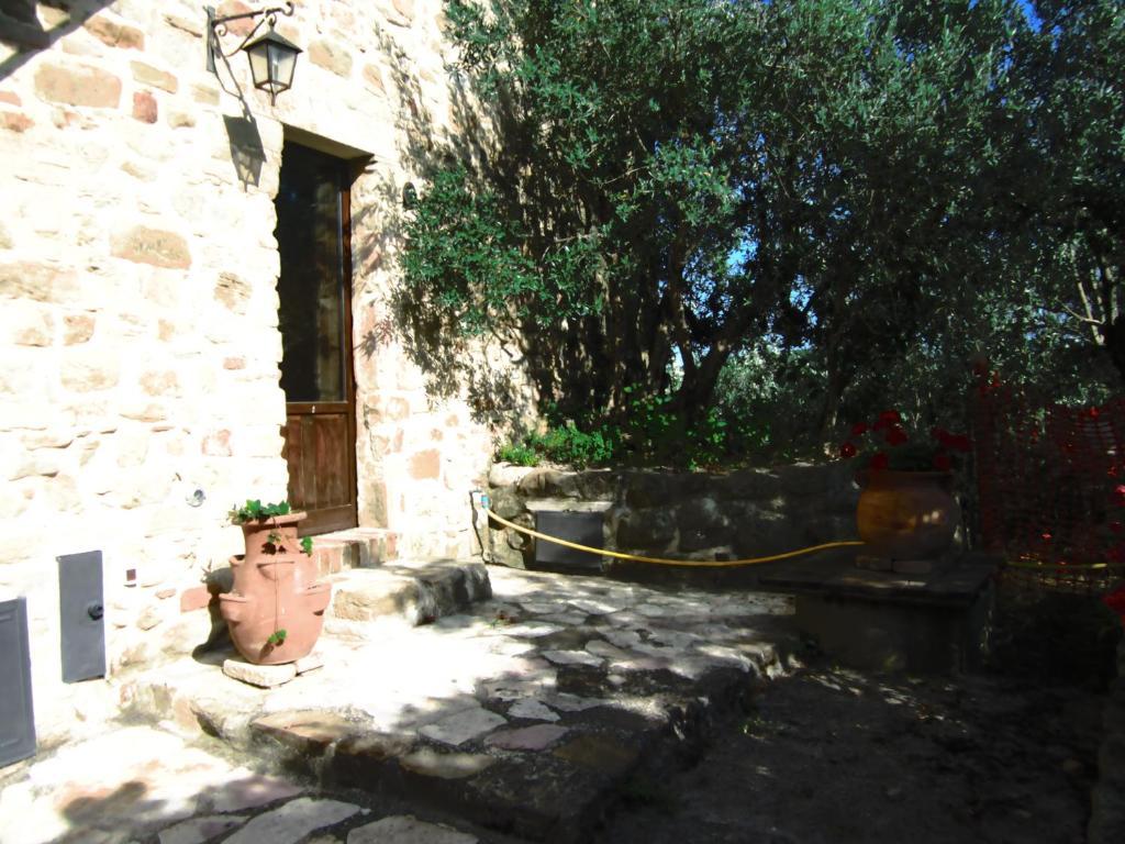 Aparthotel Castello Di Cisterna Gaglietole Exterior foto