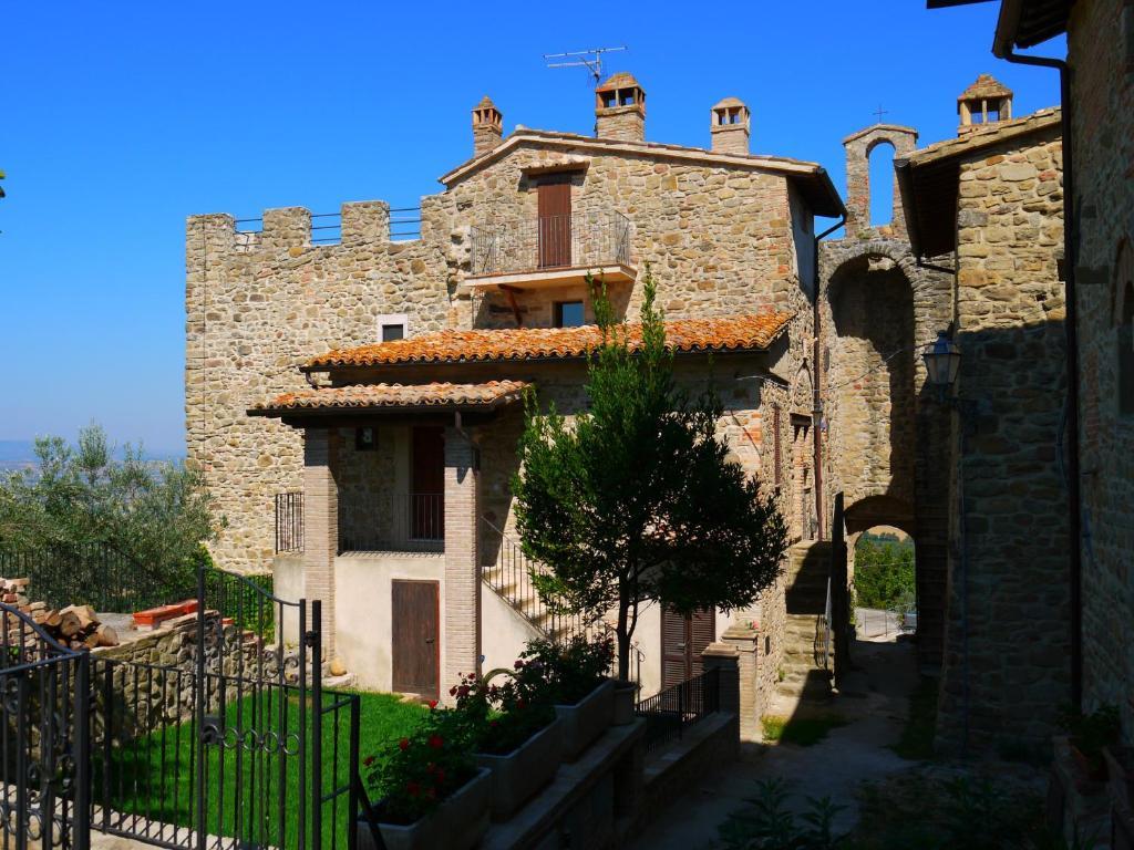 Aparthotel Castello Di Cisterna Gaglietole Exterior foto