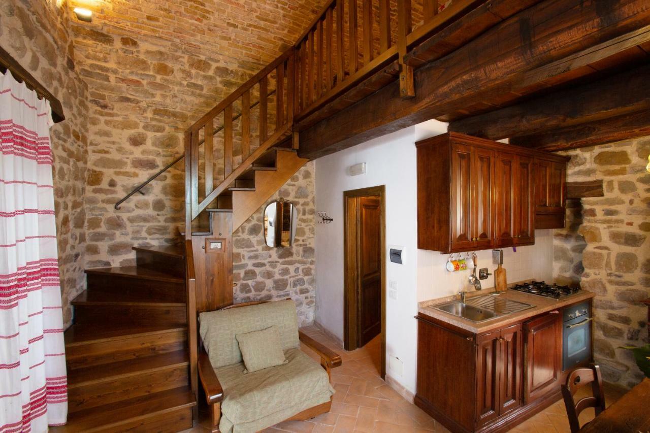 Aparthotel Castello Di Cisterna Gaglietole Exterior foto
