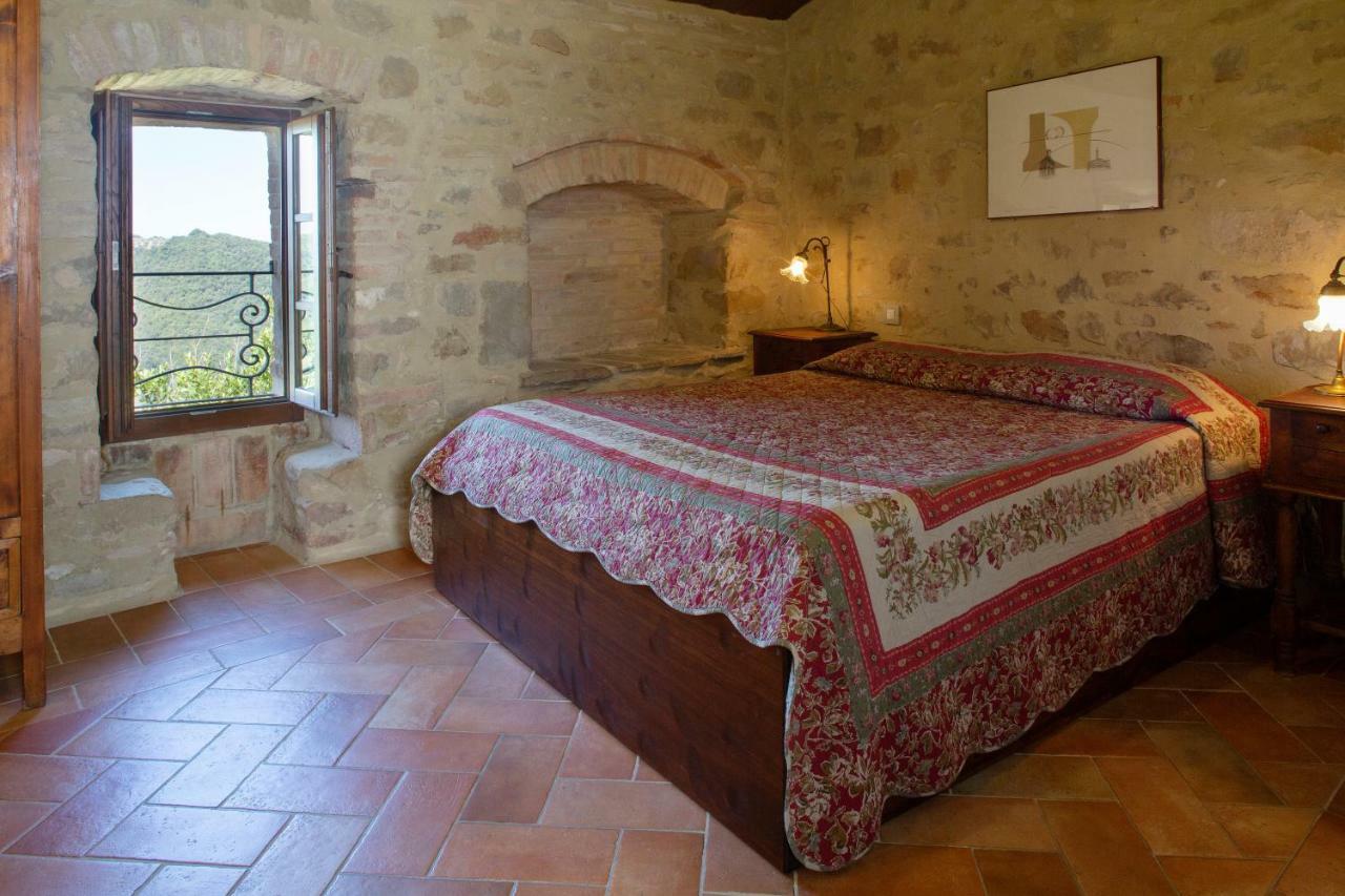 Aparthotel Castello Di Cisterna Gaglietole Exterior foto